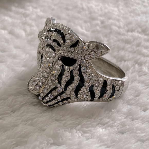 Rhinestone Tiger Head Statement Bracelet - Picture 2 of 8